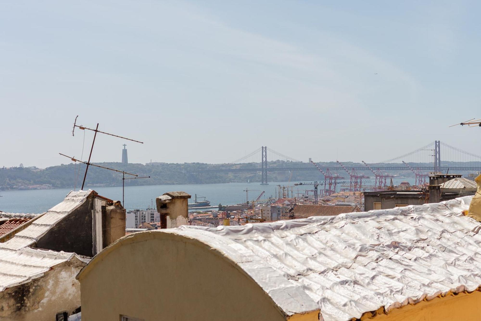 Amazing Tailor Made Penthouse With A View Apartment Lisbon Bagian luar foto